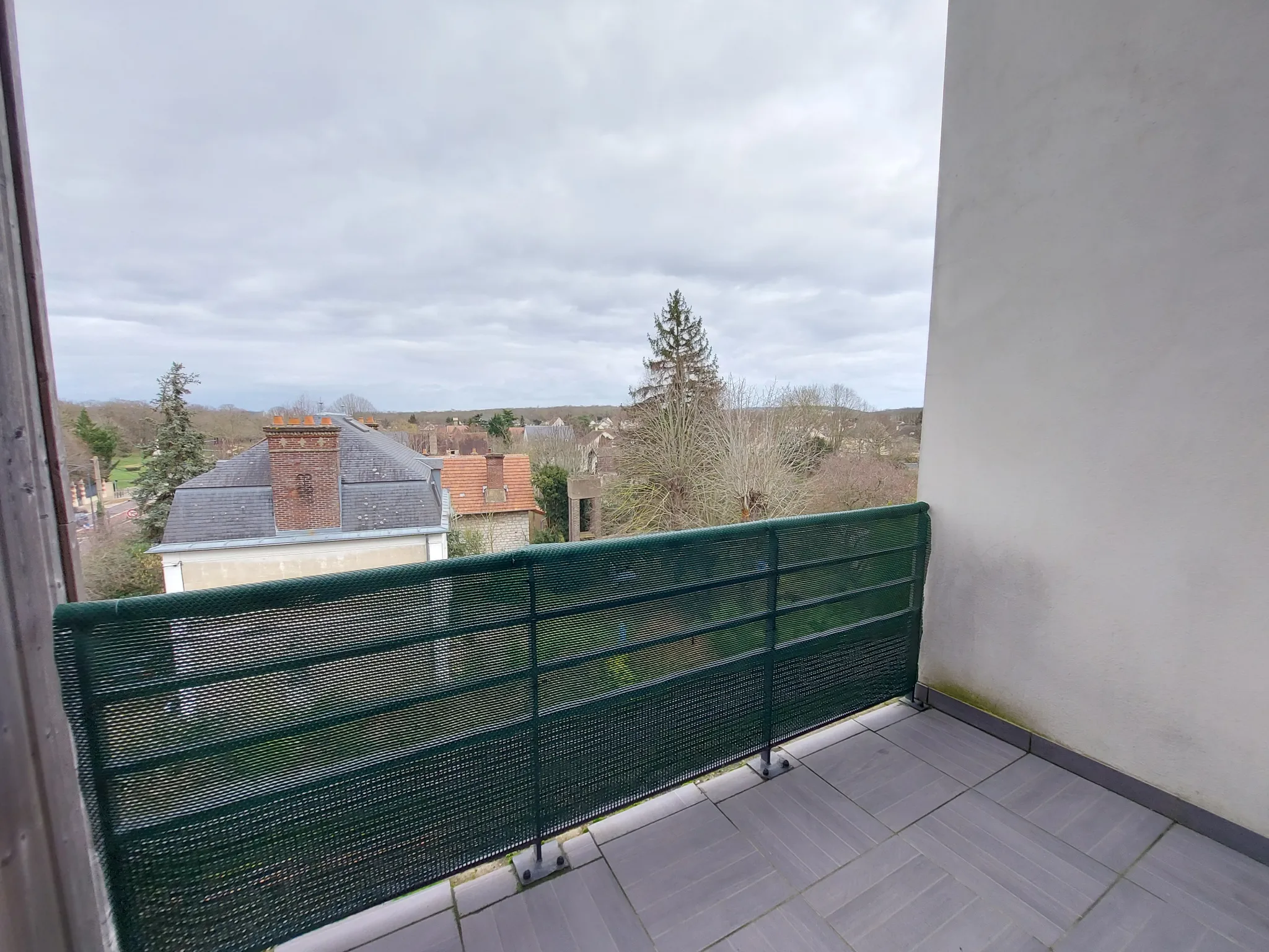 Vendu Loué : Appartement T2 avec Balcon à Rosny-sur-Seine 