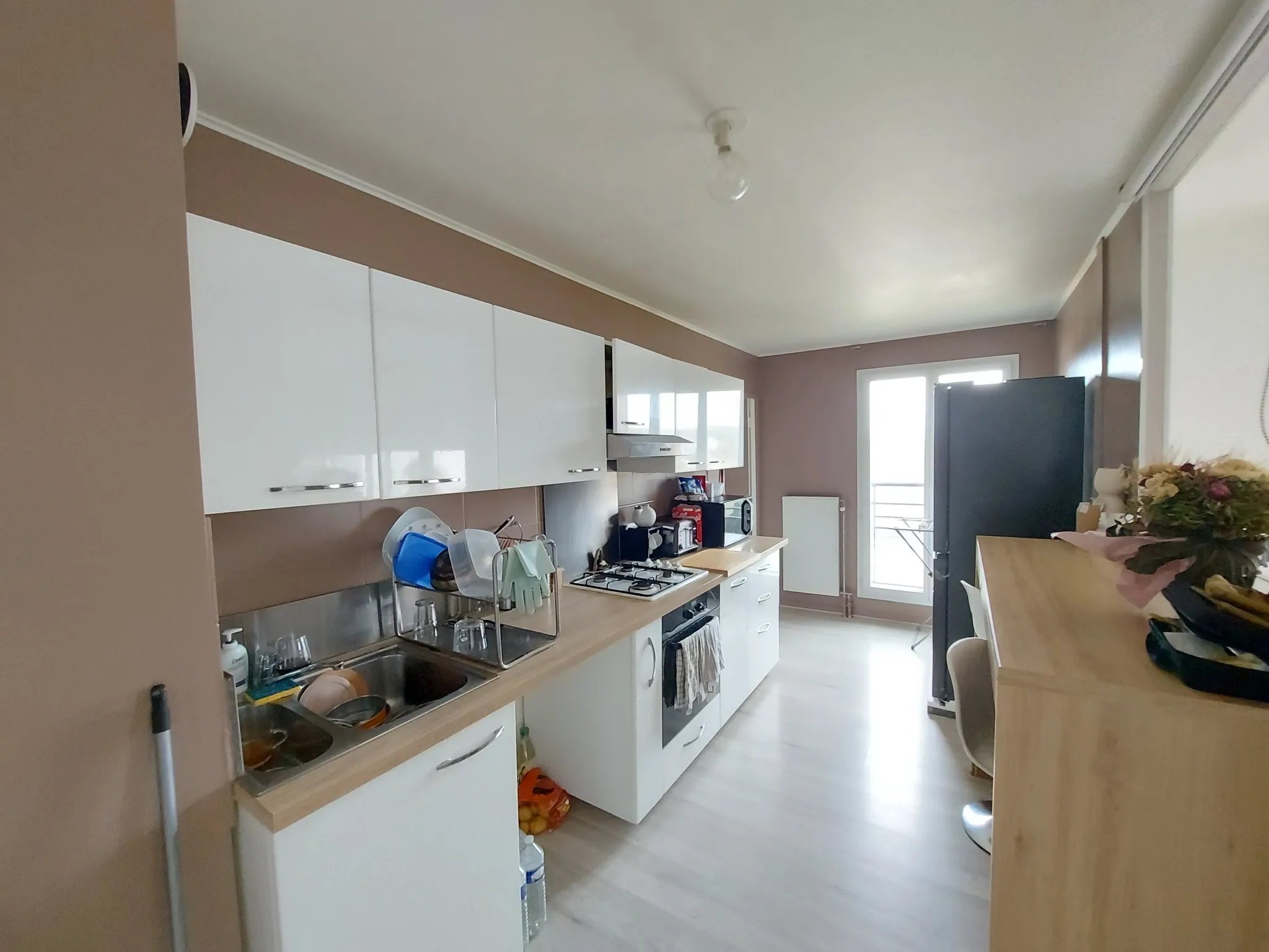 Vendu Loué : Appartement T2 avec Balcon à Rosny-sur-Seine 