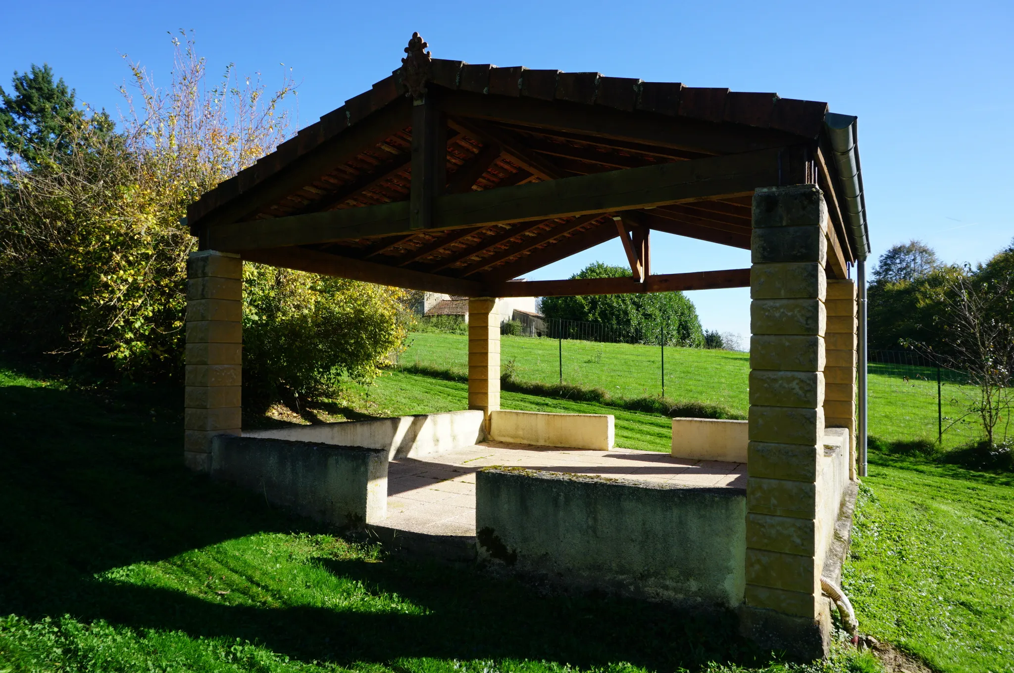 Maison à vendre à Chauffailles - 3 chambres sur 2400 m² 