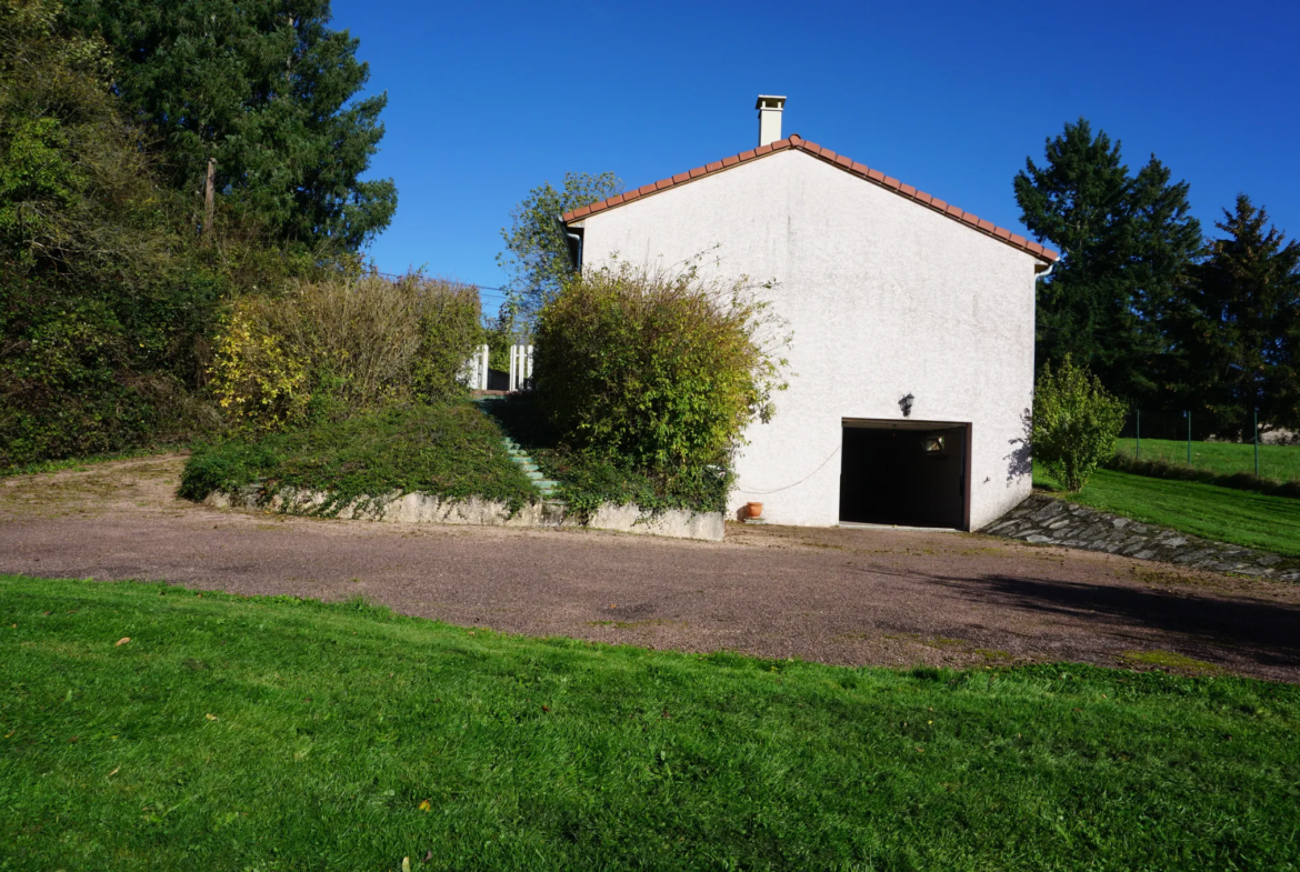 Maison à vendre à Chauffailles - 3 chambres sur 2400 m² 