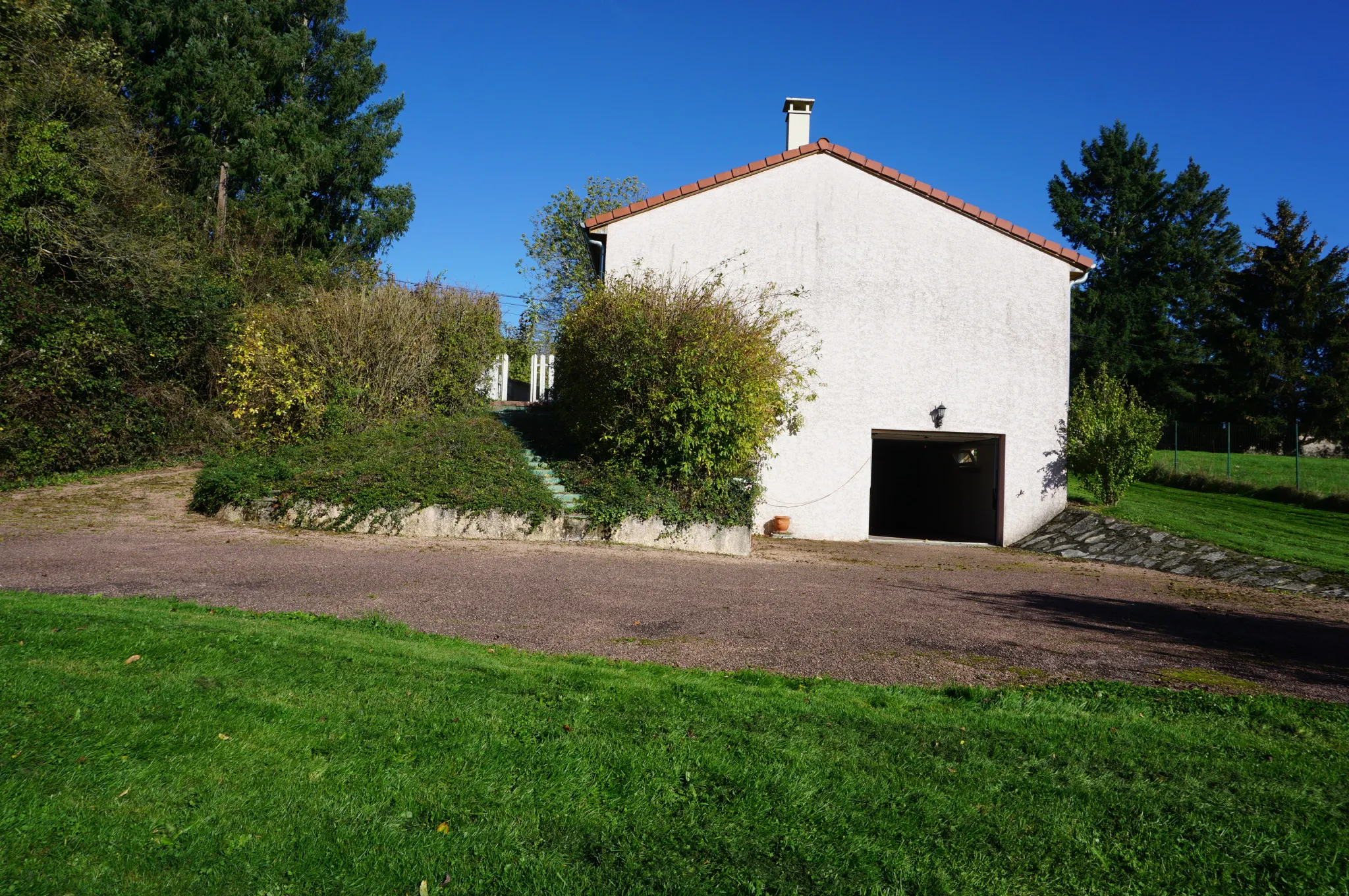 Maison à vendre à Chauffailles - 3 chambres sur 2400 m² 