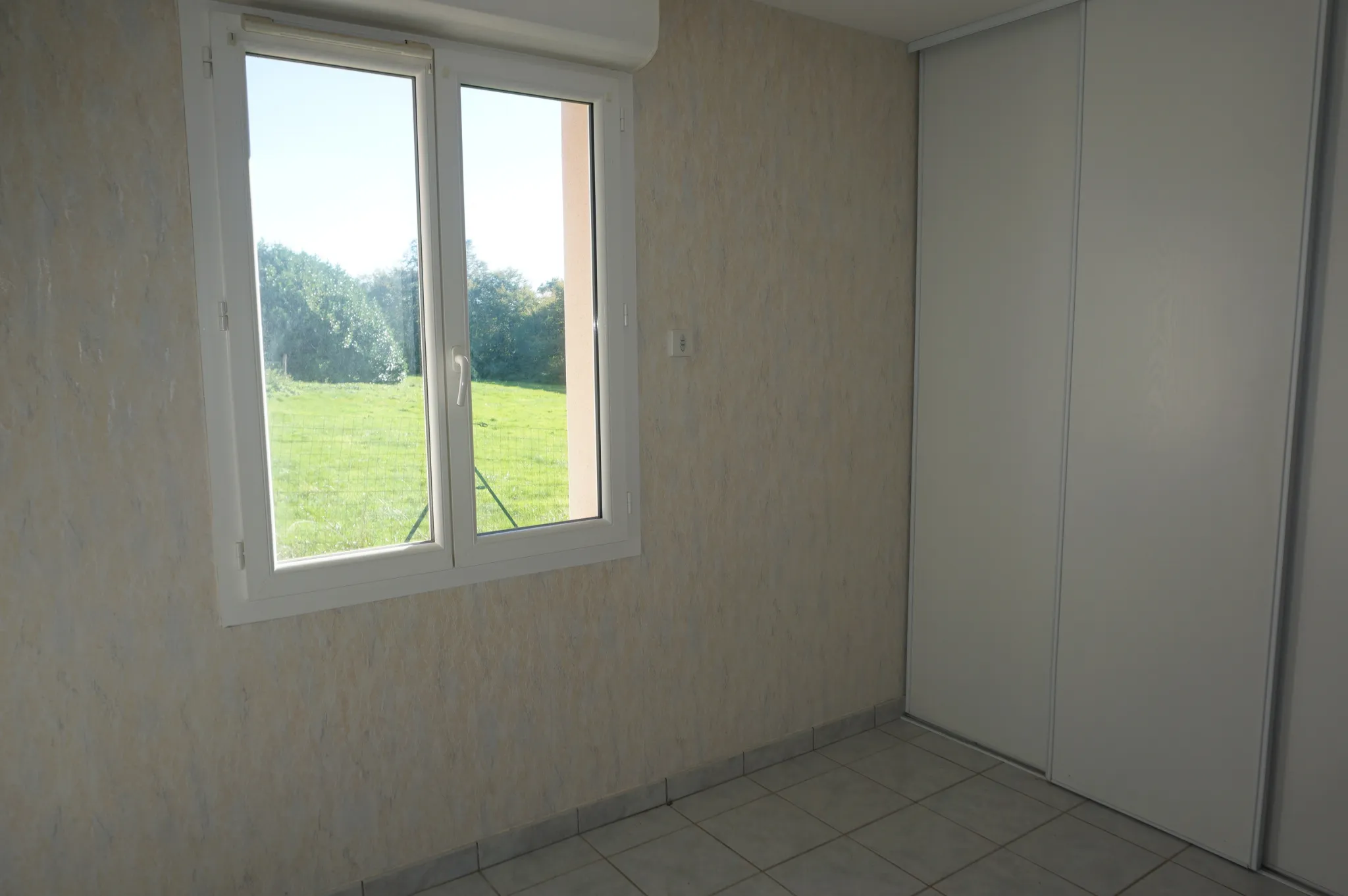 Maison à vendre à Chauffailles - 3 chambres sur 2400 m² 