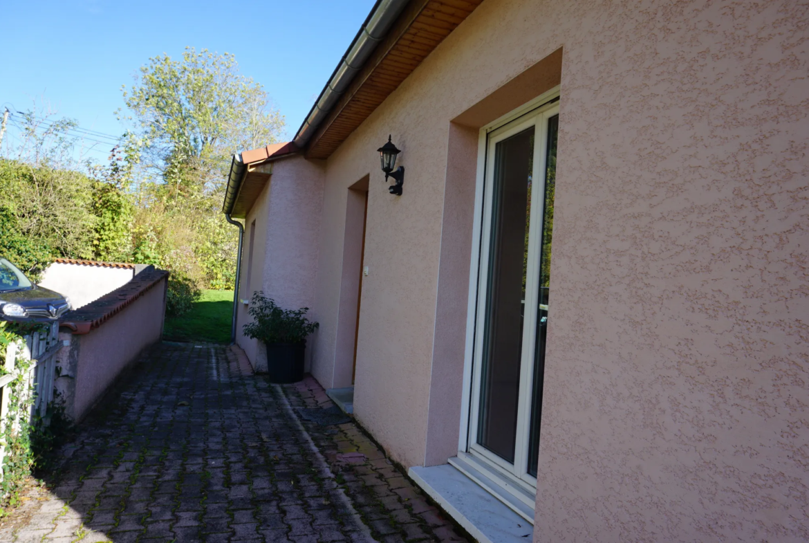 Maison à vendre à Chauffailles - 3 chambres sur 2400 m² 