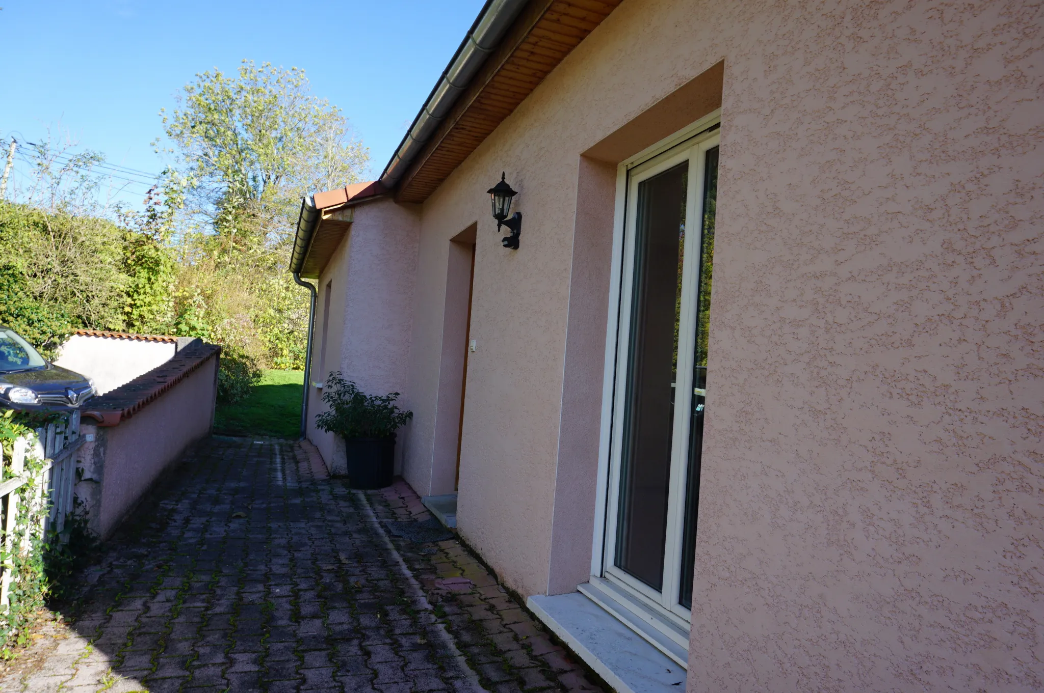 Maison à vendre à Chauffailles - 3 chambres sur 2400 m² 