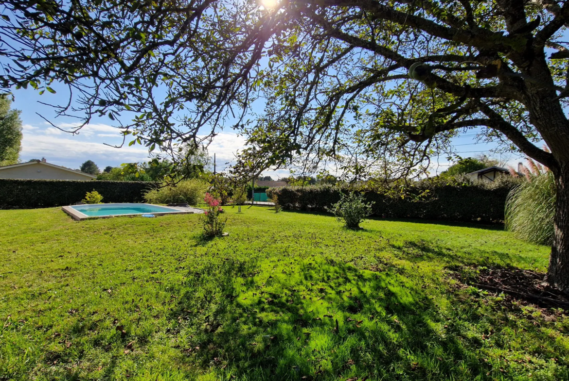 Maison contemporaine avec 3 chambres, piscine et garage double à Langon 