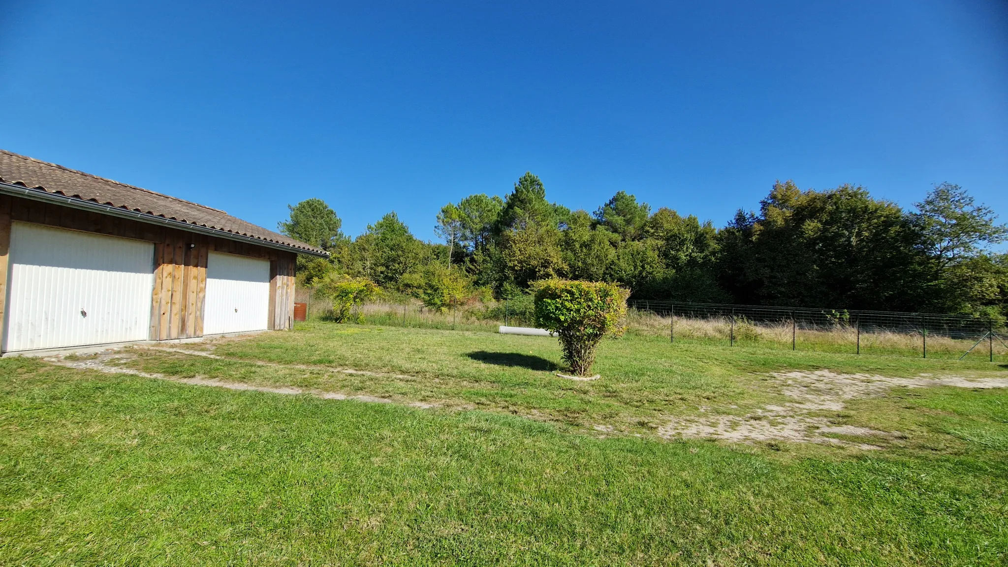 Maison contemporaine avec 3 chambres, piscine et garage double à Langon 