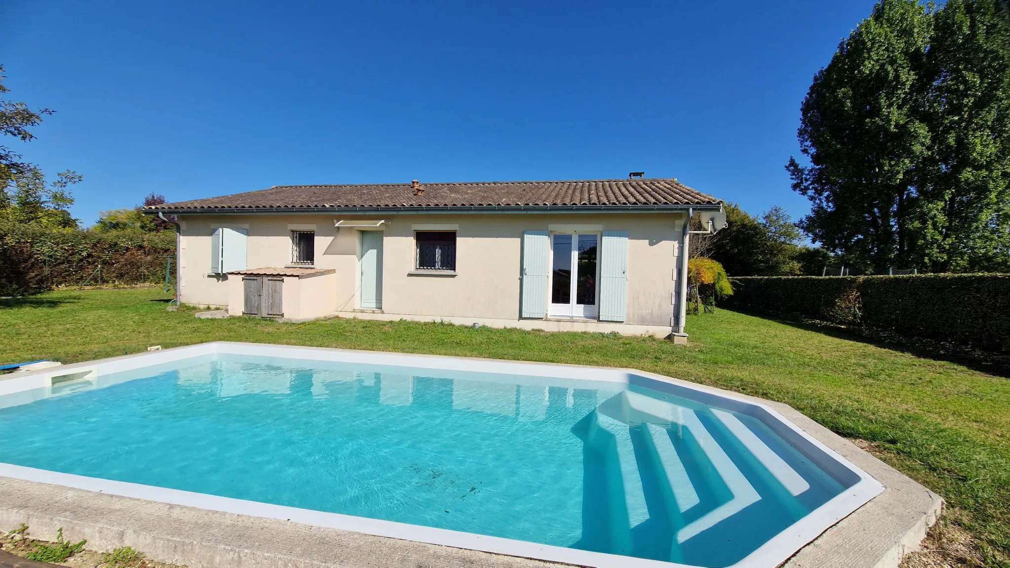 Maison contemporaine avec 3 chambres, piscine et garage double à Langon 