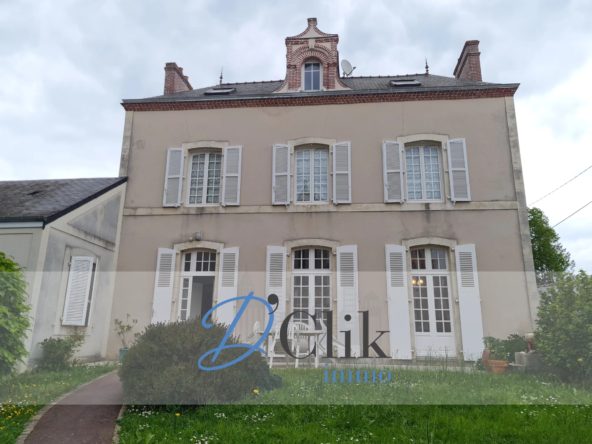 Maison de Maître à Changé avec 5 chambres et grand garage