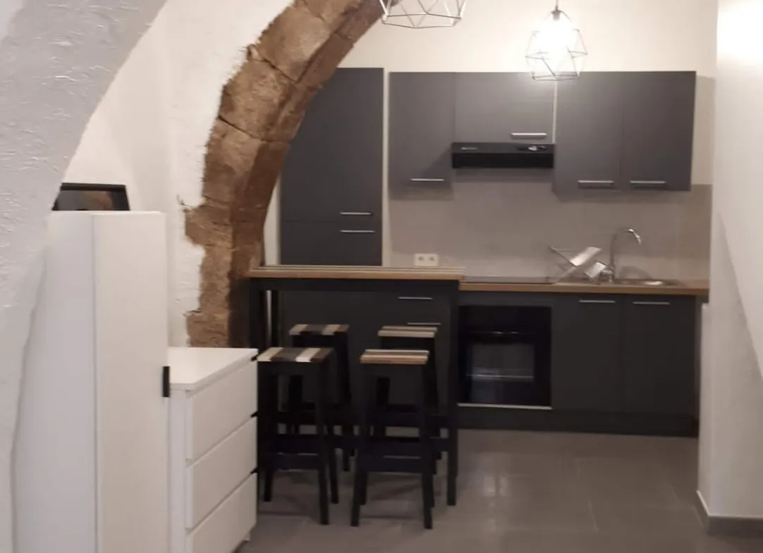 Immeuble avec 3 logements rénovés et loués à Saint-Maximin-la-Sainte-Baume 