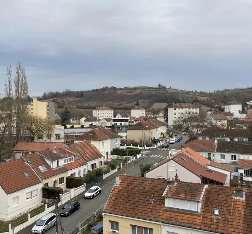 Bel appartement familial à Vichy avec balcons et possibilité de division 