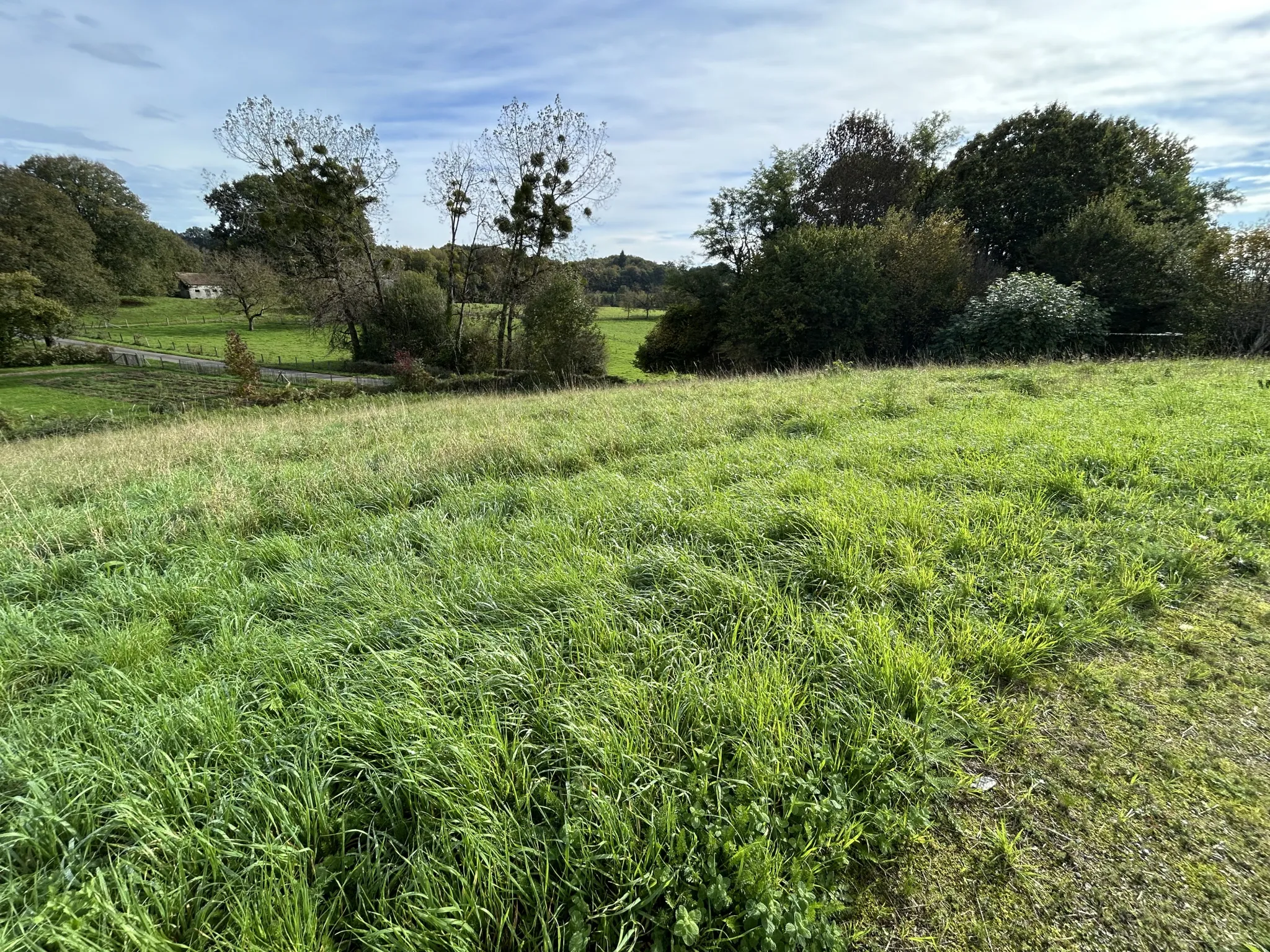 Terrain constructible à Lagraulière - 1017 m² 