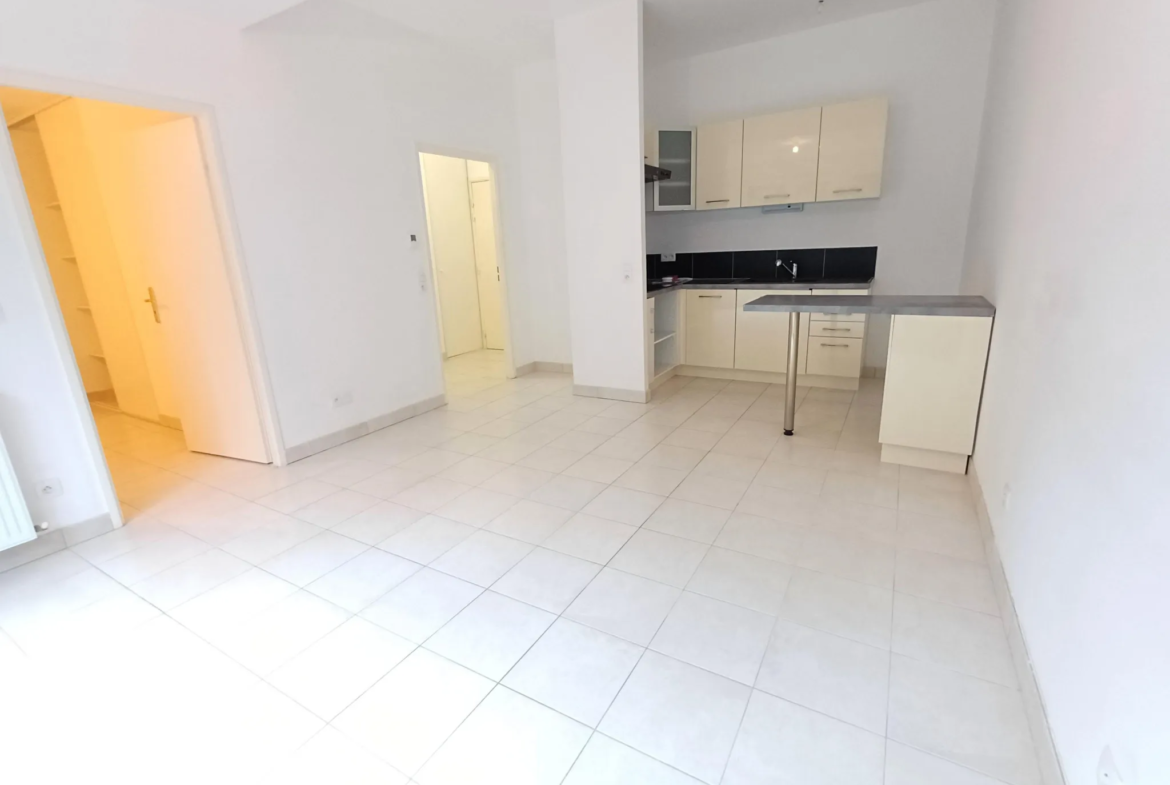 Appartement T2 à vendre à Épernon - 41,70 m² avec balcon et parking 