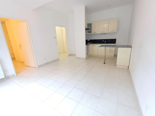 Appartement T2 à vendre à Épernon - 41,70 m² avec balcon et parking