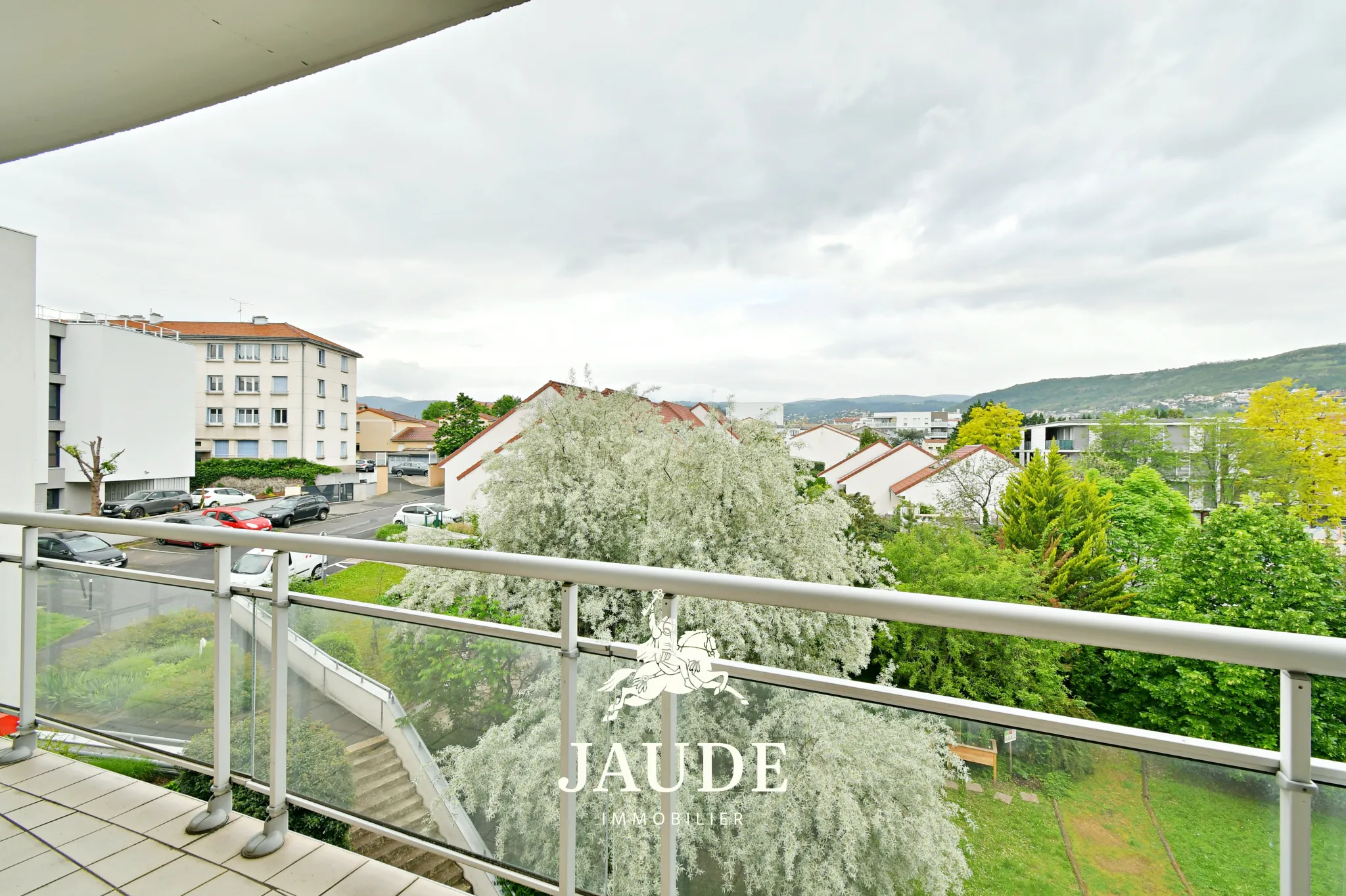 Vente appartement F4 traversant de 87.5 m² avec Terrasse et Garage à Clermont-Ferrand 