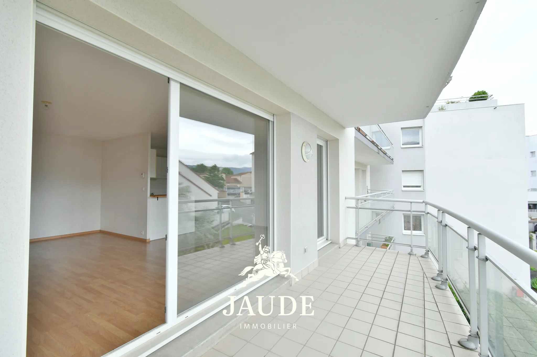 Vente appartement F4 traversant de 87.5 m² avec Terrasse et Garage à Clermont-Ferrand 