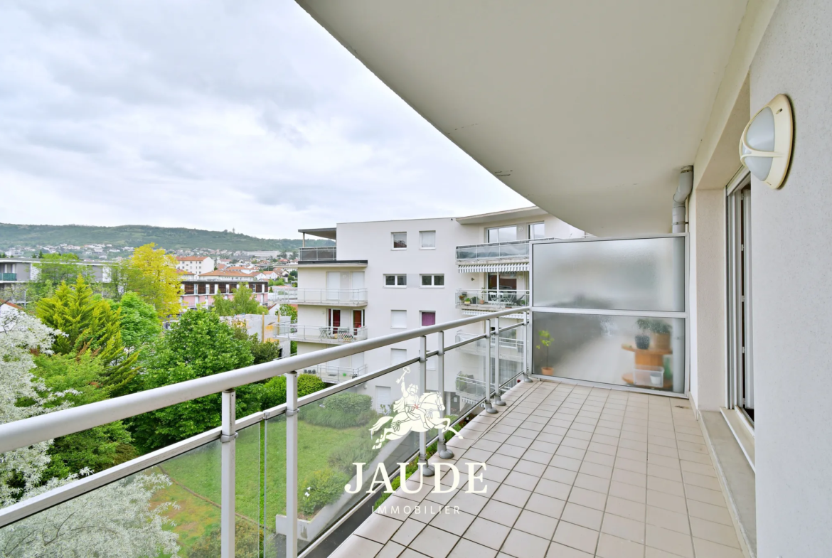 Vente appartement F4 traversant de 87.5 m² avec Terrasse et Garage à Clermont-Ferrand 