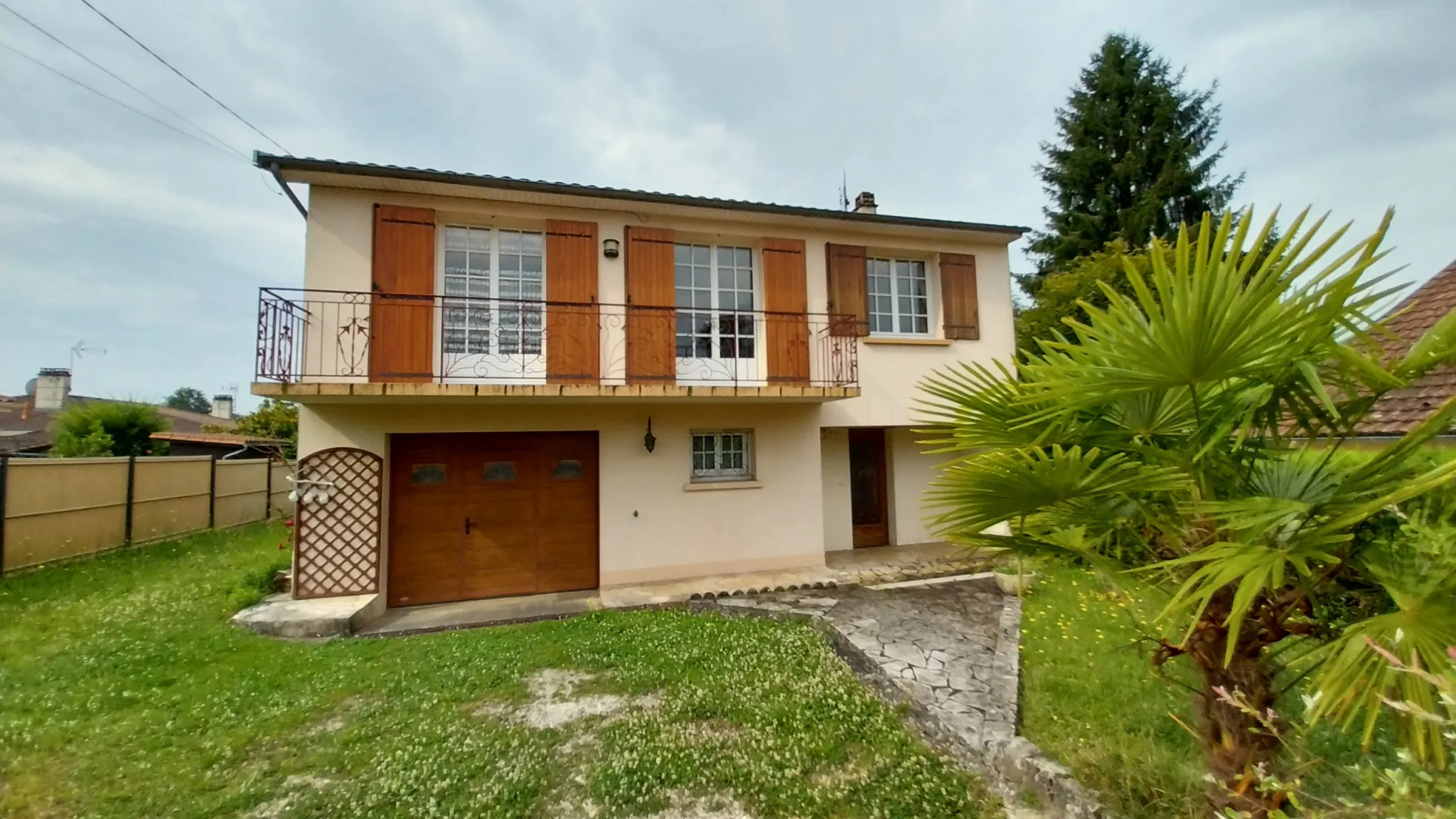 Maison à vendre à Chancelade avec jardin et garage 