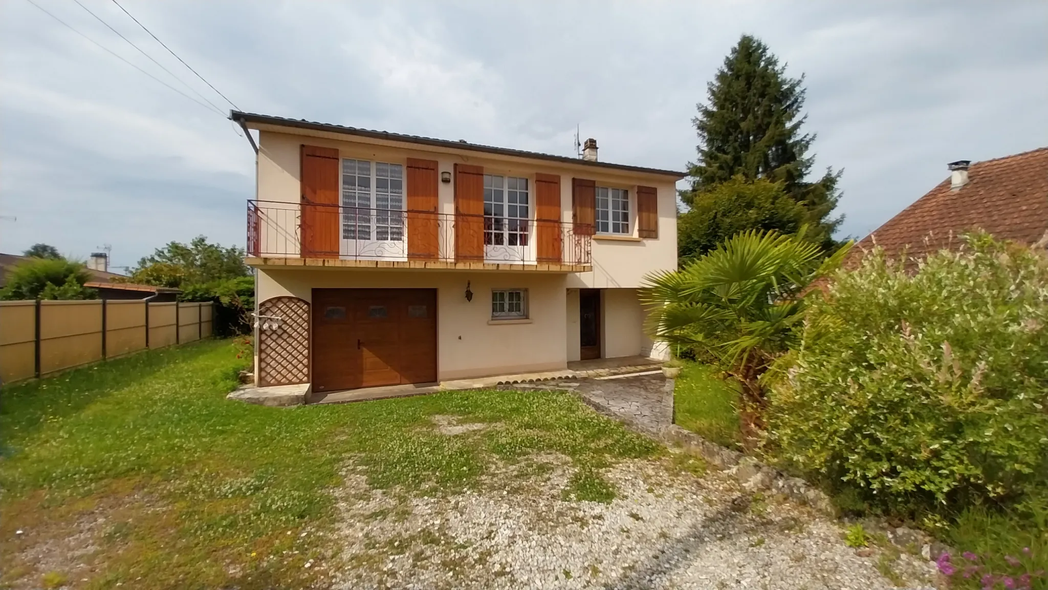 Maison à vendre à Chancelade avec jardin et garage 