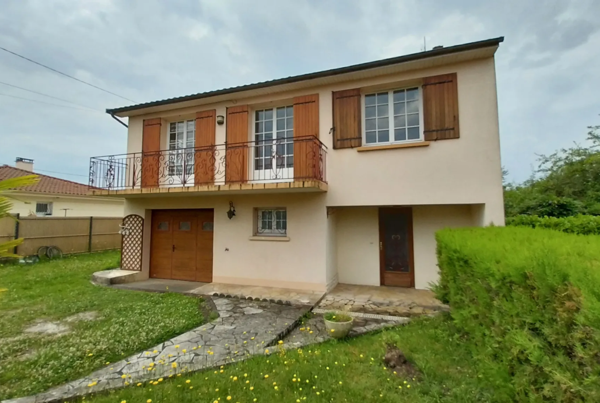 Maison à vendre à Chancelade avec jardin et garage 