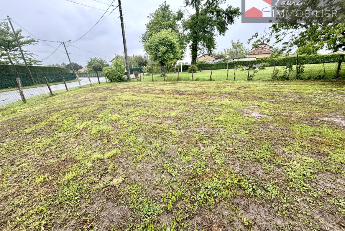 Charmante fermette avec terrain constructible à Ozan 