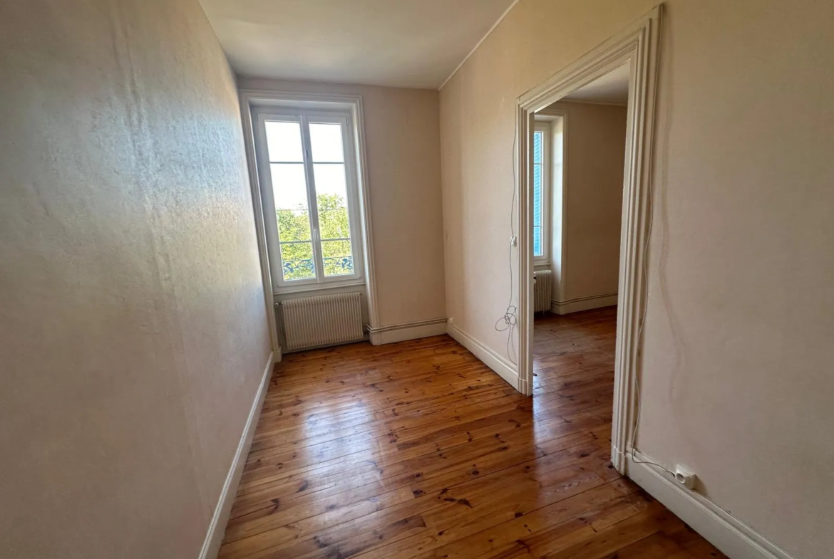 Appartement T2 de 55,8 m² au 1er étage à Roanne 