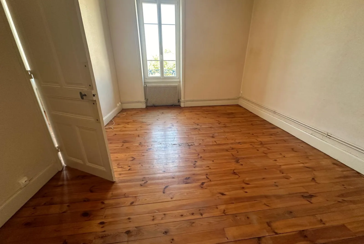 Appartement T2 de 55,8 m² au 1er étage à Roanne 