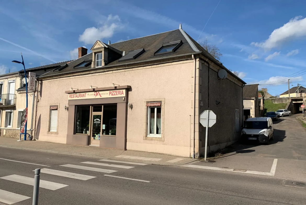 Immeuble avec local commercial et appartement à vendre à Saint Léger des Vignes 