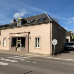 Immeuble avec local commercial et appartement à vendre à Saint Léger des Vignes