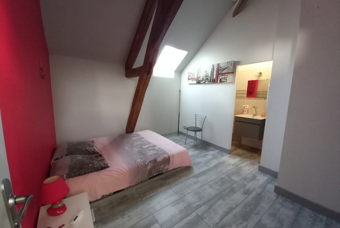 Immeuble avec local commercial et appartement à vendre à Saint Léger des Vignes 