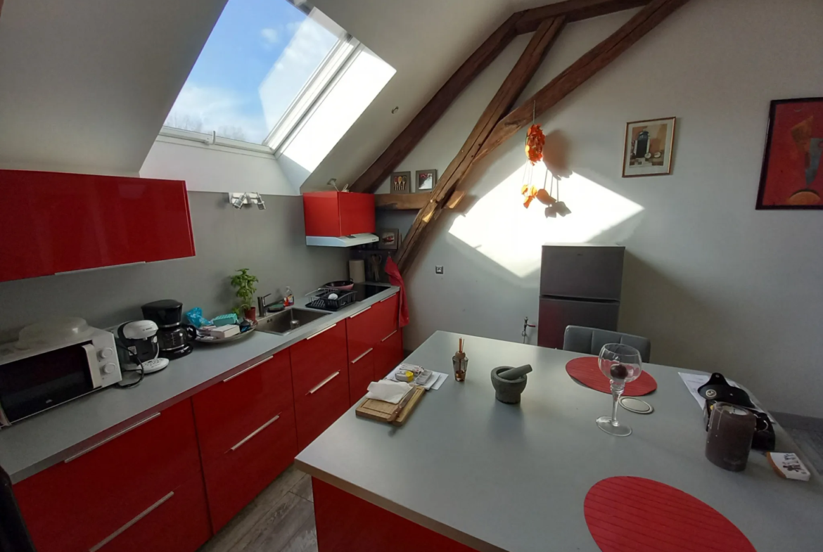 Immeuble avec local commercial et appartement à vendre à Saint Léger des Vignes 