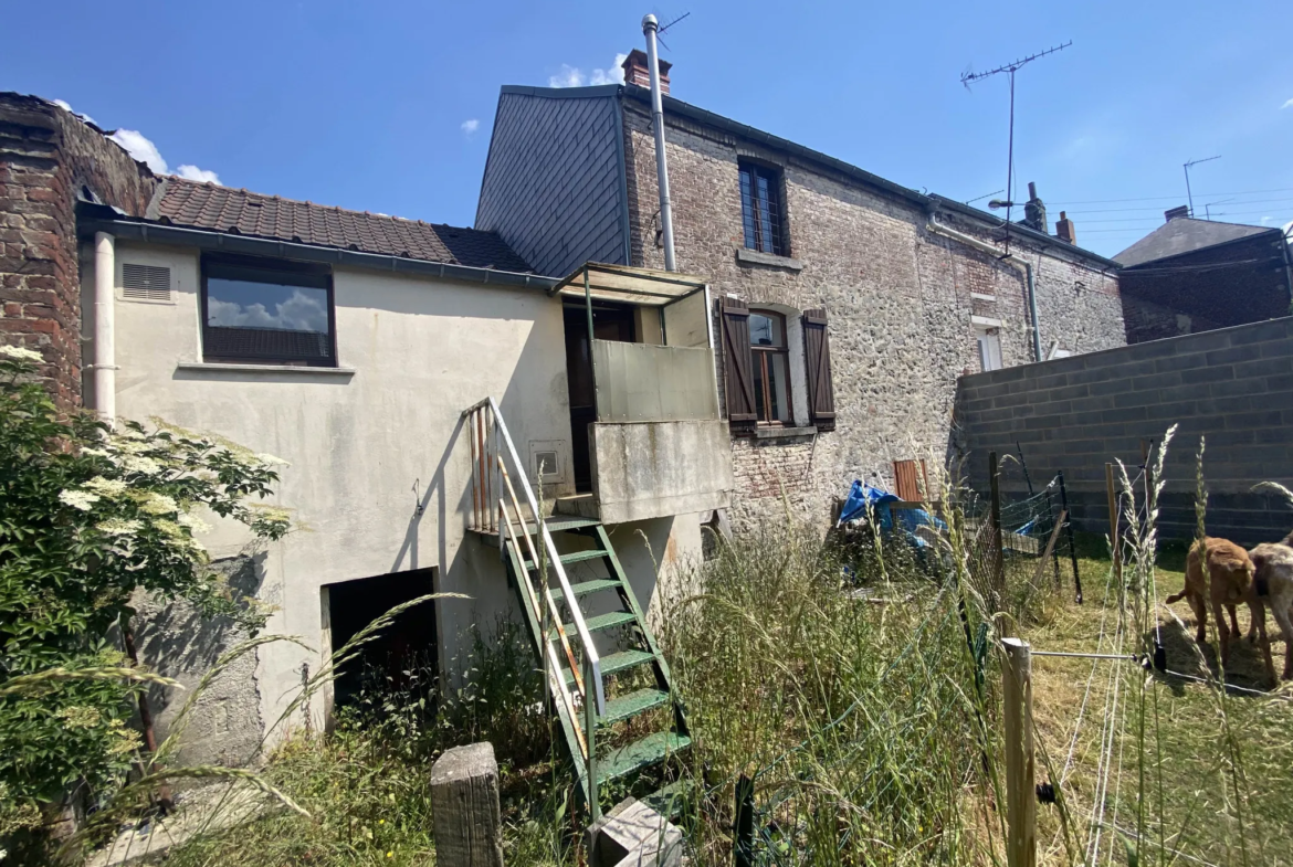 Maison en brique à vendre à Jeumont - 2 chambres, garage 