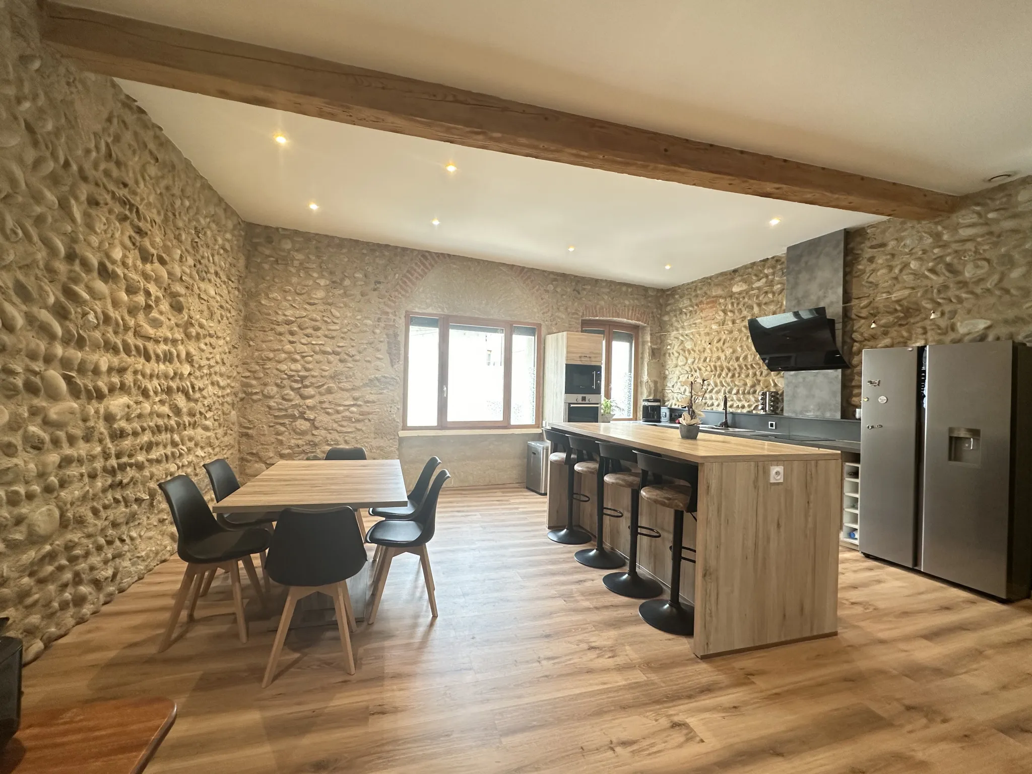 À vendre : Appartement rénové de 153 m² à Bourg de Péage 