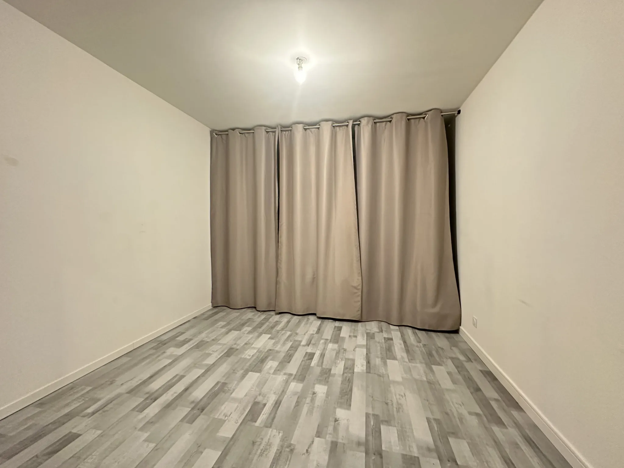 À vendre : Appartement rénové de 153 m² à Bourg de Péage 