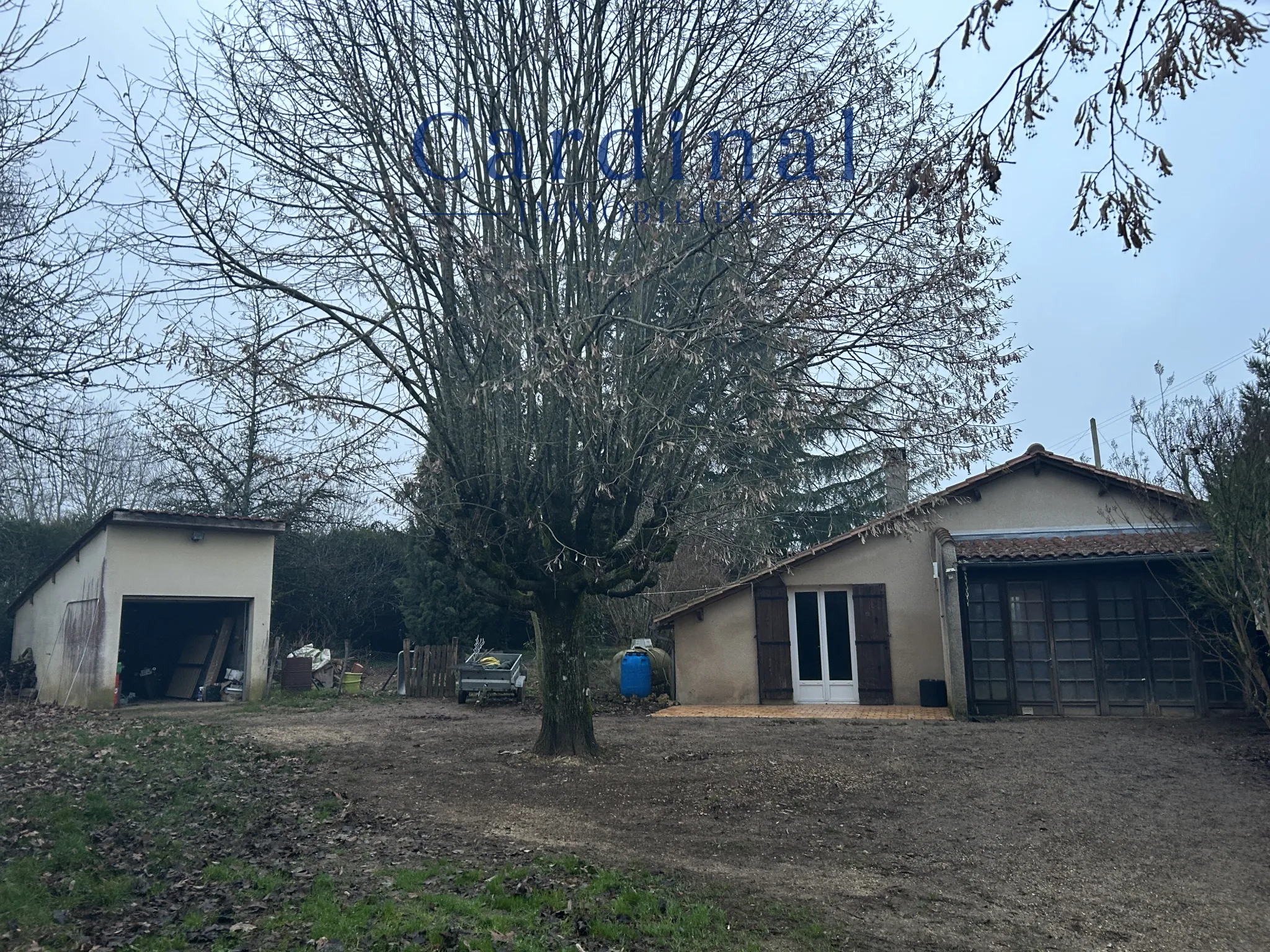 Maison 72 m² à rénover sur terrain de 1100 m² à Coursac 