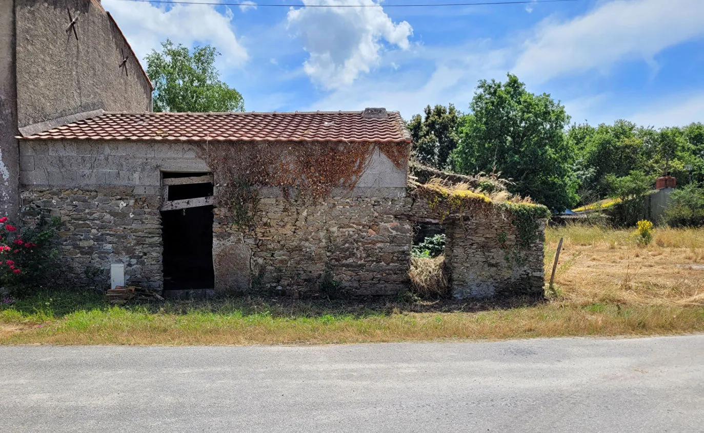 Terrain de 720 m² à Chauve avec ancien bâti à rénover 