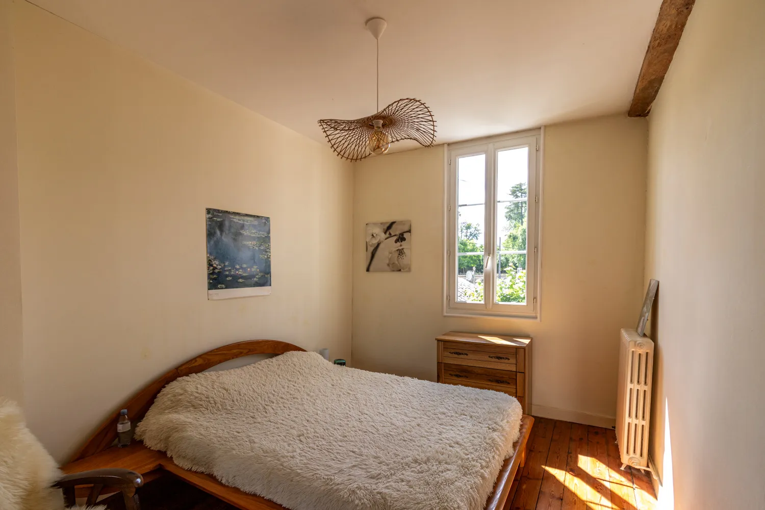 Maison de ville à Saintes de 90 m² avec cour et stationnement 