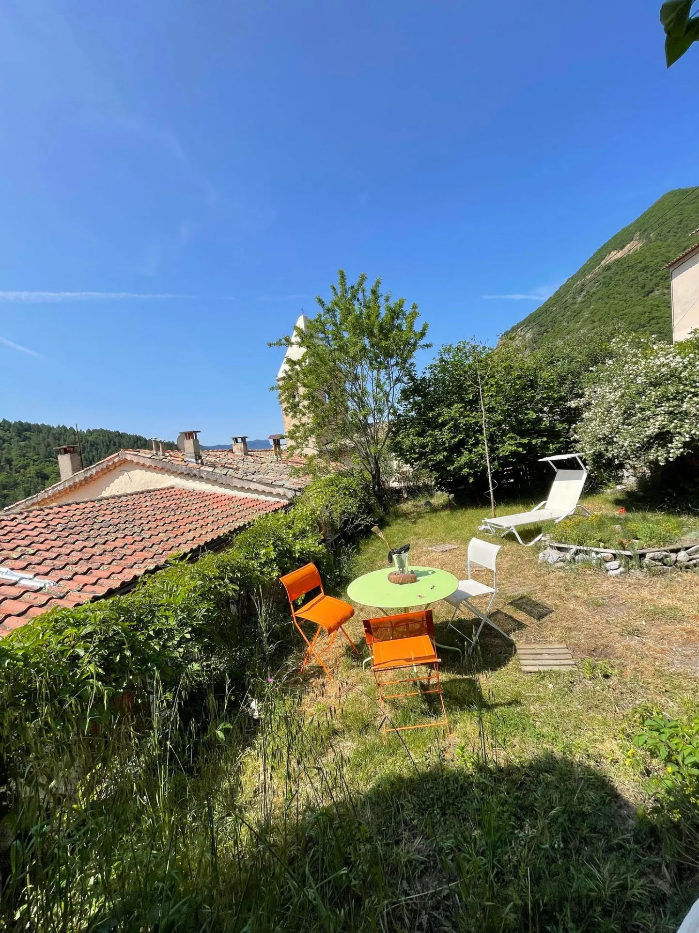 Maison de Village avec Jardin à Clamensane 