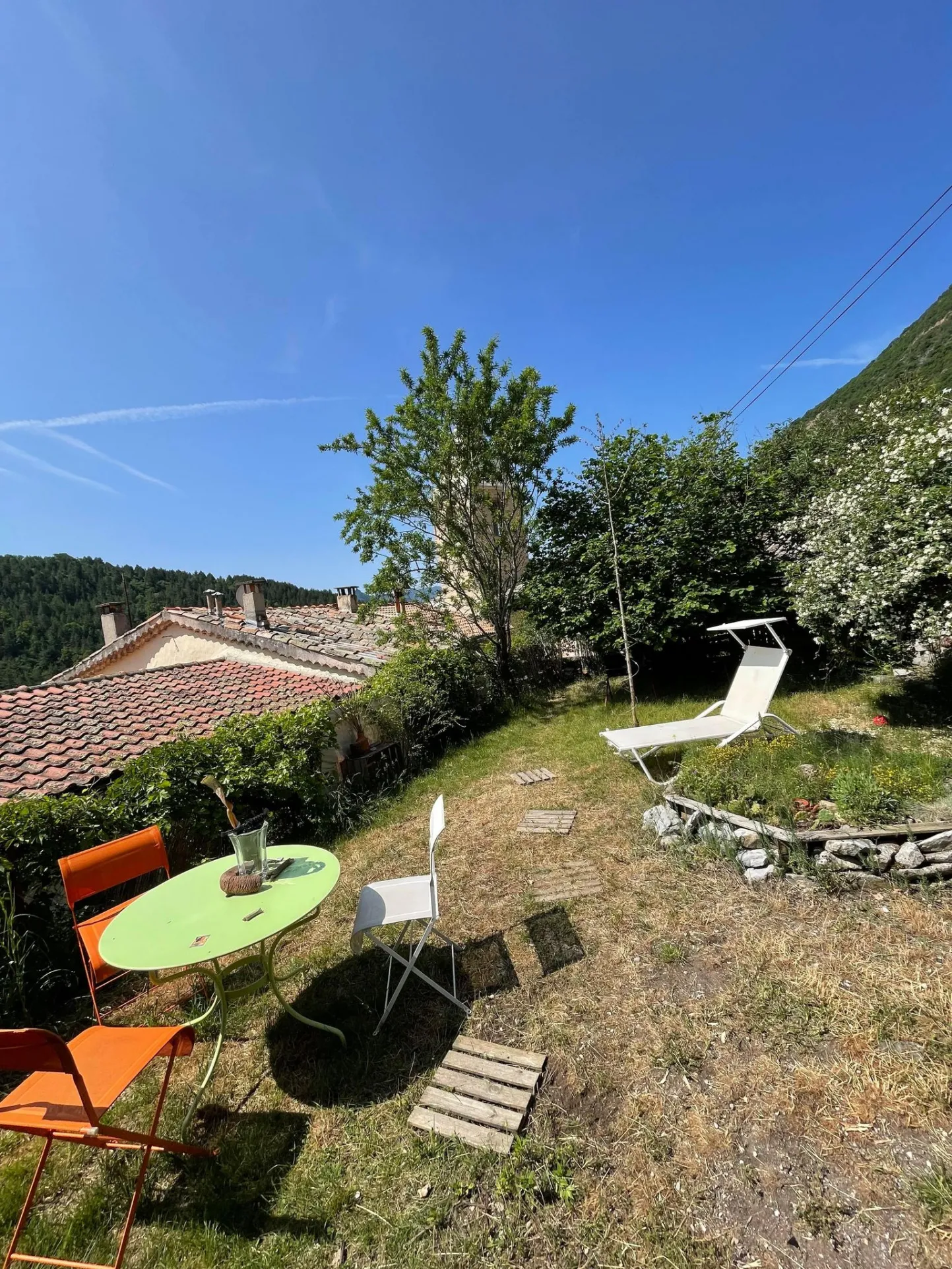 Maison de Village avec Jardin à Clamensane 