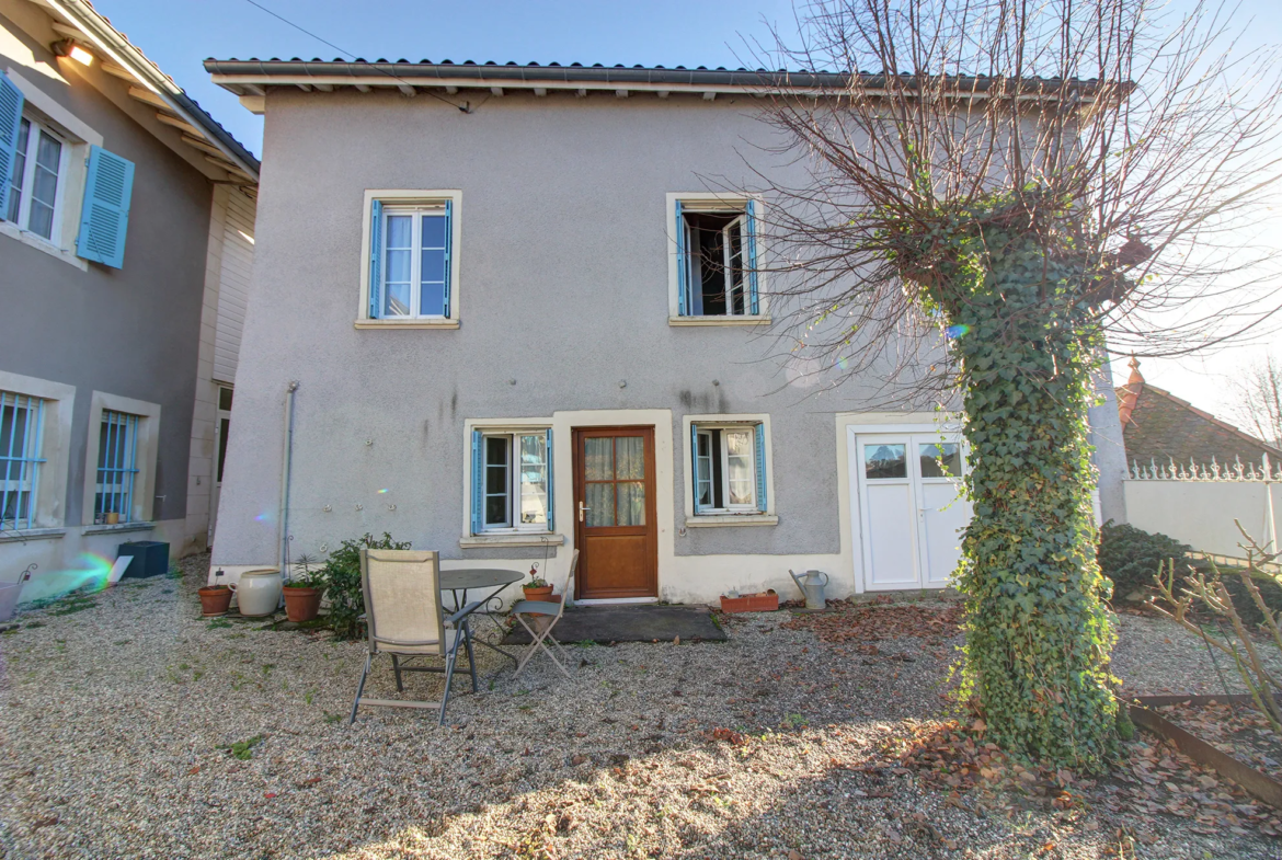 Maison de village avec cour à Oytier-Saint-Oblas 