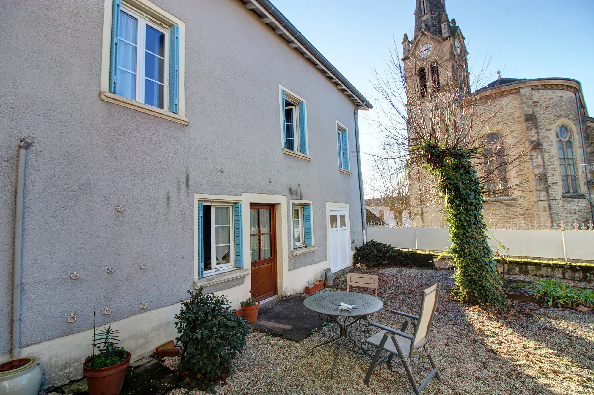 Maison de village avec cour à Oytier-Saint-Oblas 