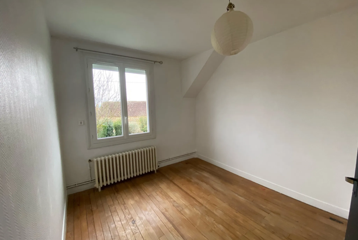 Maison de 116,65 m² à vendre à Heloup, 4 chambres et jardin 