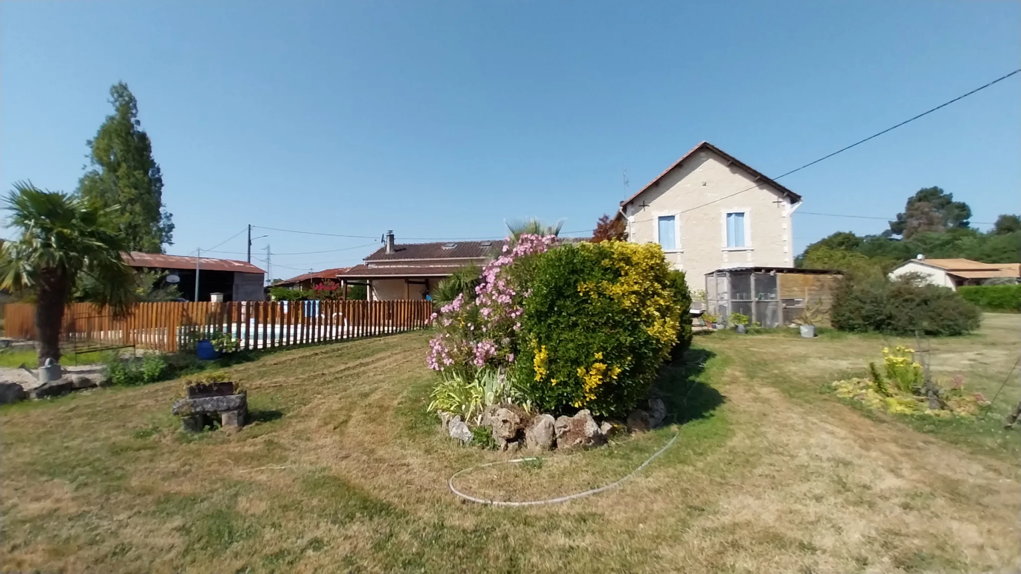 Maison en Pierre à Razac sur L'Isle avec Piscine et 2 Hectares de Terrain 