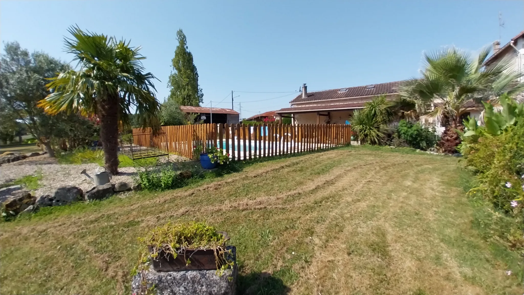 Maison en Pierre à Razac sur L'Isle avec Piscine et 2 Hectares de Terrain 