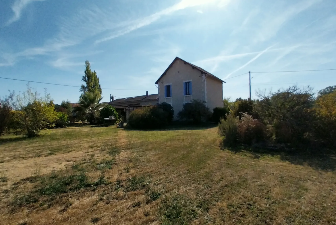 Maison en Pierre à Razac sur L'Isle avec Piscine et 2 Hectares de Terrain 