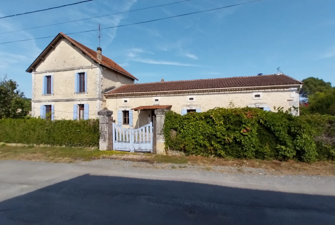 Maison en Pierre à Razac sur L'Isle avec Piscine et 2 Hectares de Terrain 