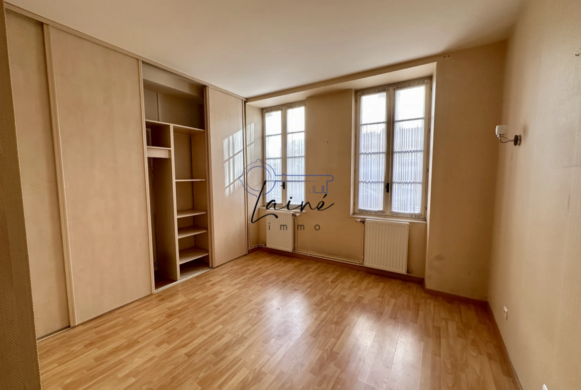 Maison en pierres à Sainte-Foy-la-Grande - 198 m² avec jardinet 