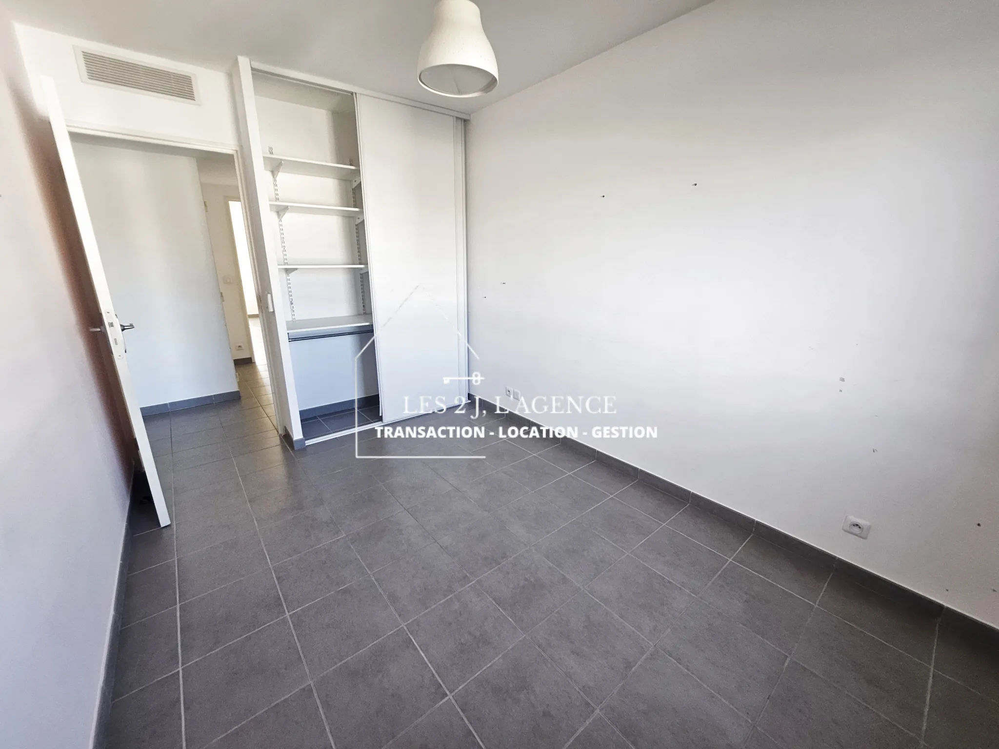 Appartement T3 avec terrasse et garage double à la Capelette, Marseille 