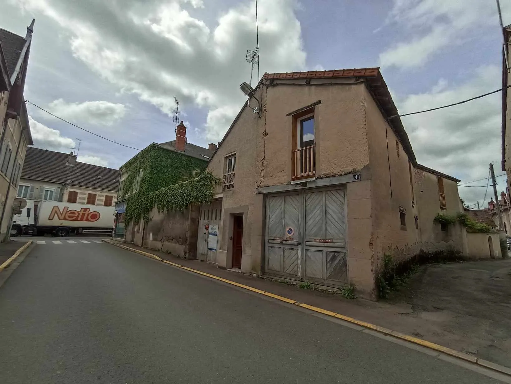 ENSEMBLE LOCATIF IMMOBILIER À LA GUERCHE SUR L'AUBOIS 