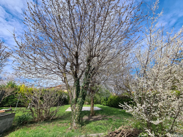 Terrain à bâtir de plus de 600 m² à Perignat sur Allier dans un secteur calme