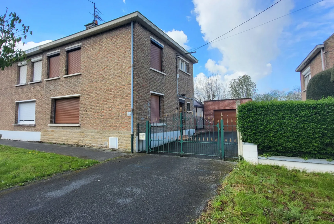 Maison Familiale Semi- Individuelle à Salomé à Vendre 